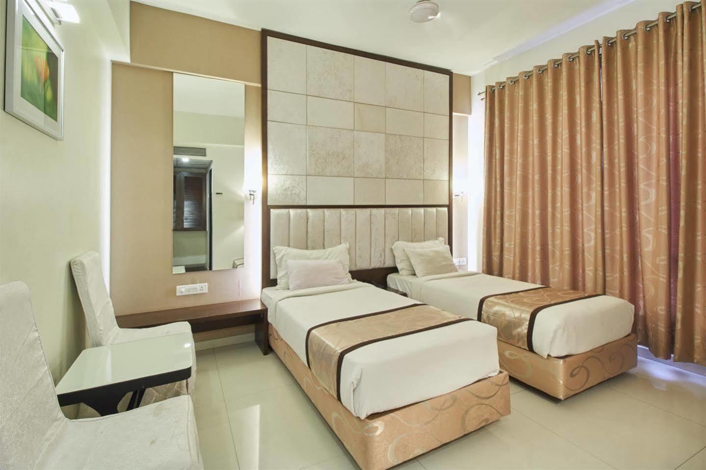 Hotel Executive Silver Inn Aurangābād Extérieur photo