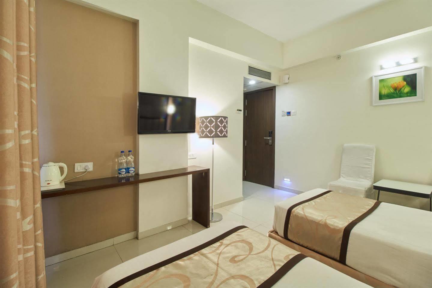 Hotel Executive Silver Inn Aurangābād Extérieur photo