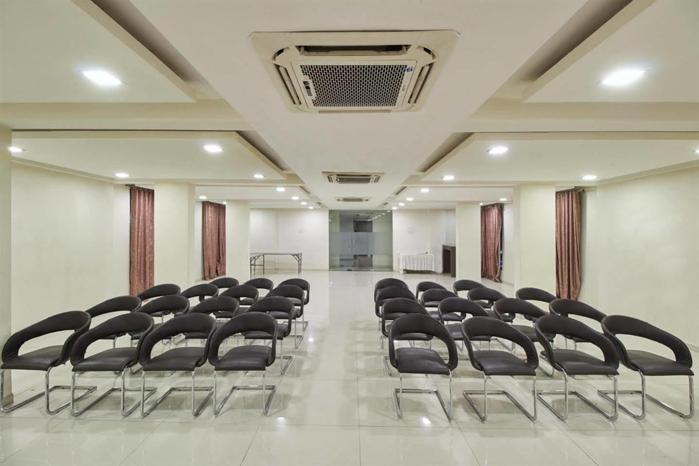 Hotel Executive Silver Inn Aurangābād Extérieur photo